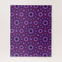 紫の切り捨て三角形を持つ幾何学模様