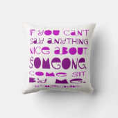 紫の前に座っ来て何も言えない クッション (裏面)