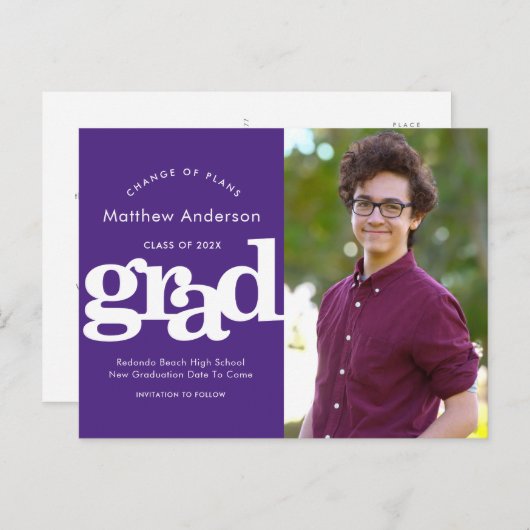 紫の卒業計画の変更のはっきりしたタイポグラフィ インビテーションポストカード (正面/裏面)
