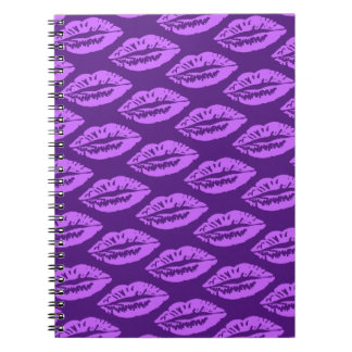 紫の唇のパターン ノートブック