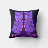 紫の子猫の双子 クッション (裏面)