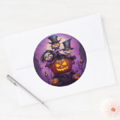 紫の小さなウィザードの異教のモンスターかわいいハロウィーン ラウンドシール (封筒)