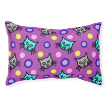 紫の小さなペットベッドのキュートな猫柄