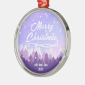紫の平和な雪の森メリークリスマス メタルオーナメント (左)