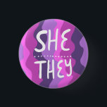 紫の手書きカラフルを宣告する 缶バッジ<br><div class="desc">飾このボタンでカッコいいの服装。ギフト素晴らしを！そこカスタマイズで文字も追加。私の店にもっと色や柄をチェックしなさい！お前ももし何か欲しいカスタムって。</div>