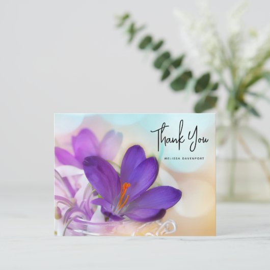 紫の春かわいらしクロッカスの写真 ポストカード (スタンド正面)