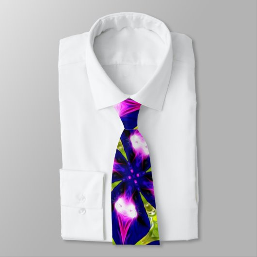 紫の朝顔の模様 ネクタイ (タイ)