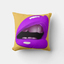 紫の枕に女性の唇 クッション