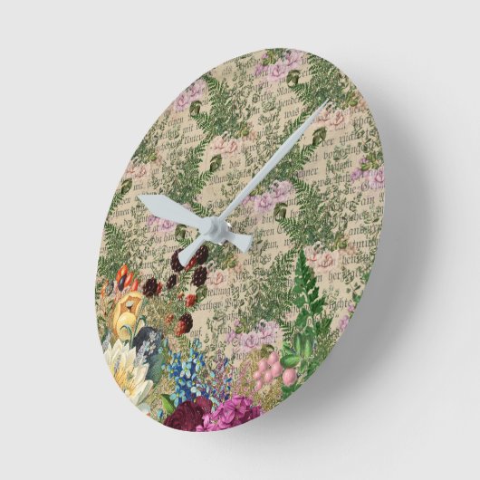 紫の果実とバラオンニュースプリントEphemera ラウンド壁時計 (傾斜)