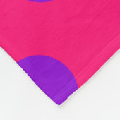 紫の水玉模様オンcerise フリースブランケット (角)