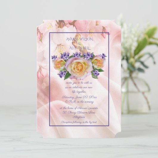 紫の淡い色のアクセントを持つピンクのバラ 招待状 (スタンド正面)