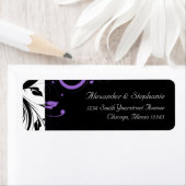 紫の渦巻きアクセントを持つ白黒 ラベル (インサイチュ)
