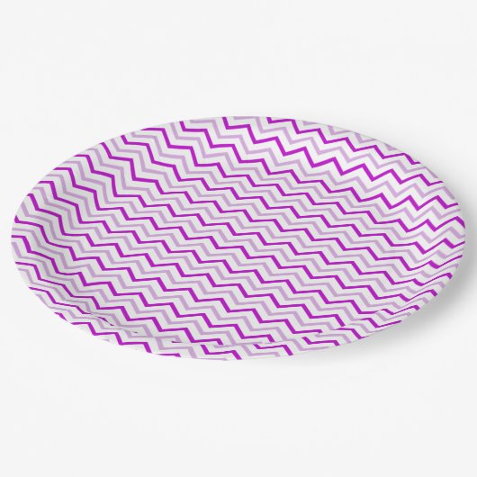 紫の灰色と白のシェブロン ペーパープレート (アングル)