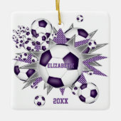 紫の灰色のサッカーボール吹き出し女の子スポーツ セラミックオーナメント (正面)