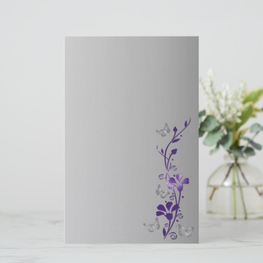 紫の灰色のフローラの結婚文房具 便箋 (スタンド正面)