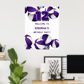 紫の白いバスケットの誕生日パーティーへようこそ ポスター (ホームオフィス)