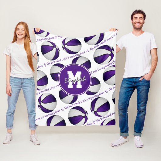 紫の白いバスケットボールコートは私の幸せな場所だ フリースブランケット (インサイチュ)