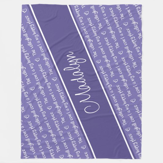 紫の白いバレーボールのコートは私の幸せな場所 フリースブランケット (正面)