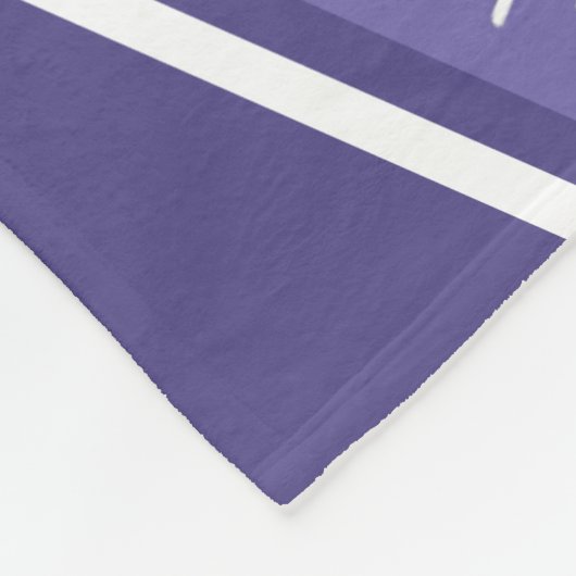 紫の白いバレーボールのコートは私の幸せな場所 フリースブランケット (角)