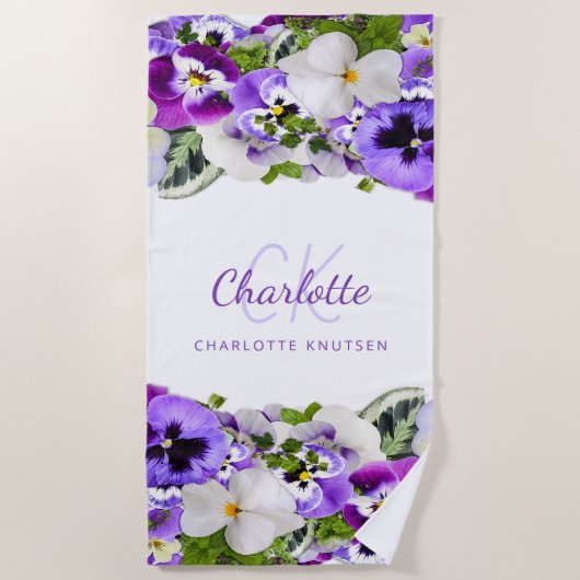 紫の白のフローラモノグラム名 ビーチタオル (正面)