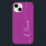 紫の白エレガント書台名 Case-Mate iPhone 14ケース<br><div class="desc">紫の白の書道のスクリプトのタイポグラフィ名エレガントパーソナライズされたiPhone 14電話のケースは、紫色の背景に手の書道のスクリプトのにモダンは、あなたの名前を持つトレンディーとデザインを特徴とを持つ。©Evco Studio www.zazzle.com/store/evcostudioによる設計</div>
