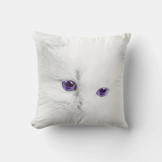 紫の目を持つ柔らかい白い子猫 クッション (正面)