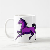 紫の突き出し馬のマグ コーヒーマグカップ (左)