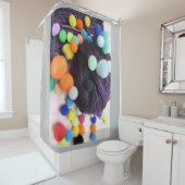 紫の糸とポンポンのシャワーカーテン シャワーカーテン (インサイチュ)