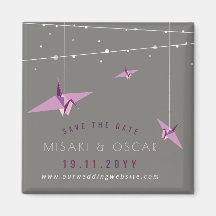 紫の紙クレーンと妖精のライトは日付を保存