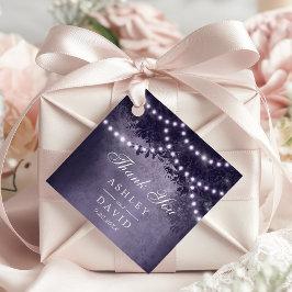 紫の素朴木の天蓋がウッドランド結婚の フェイバータグ