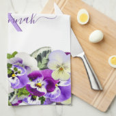 紫の紫の花模様ホワイトモノグラム名スクリプト キッチンタオル (四つ折り)