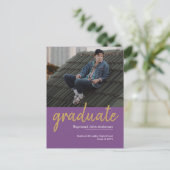 紫の紫エレガント紫の金ゴールドスクリプト写真の卒業 案内ポストカード (スタンド正面)
