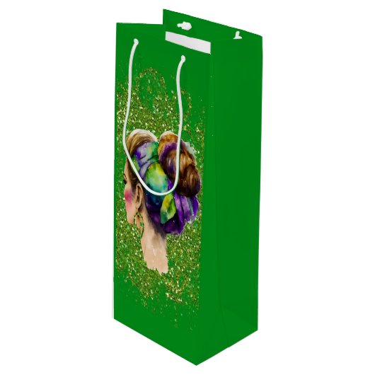 紫の緑の金ゴールド髪を持つマルディグラスウーマン ワインギフトバッグ (正面アングル)