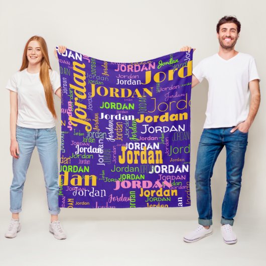 紫の繰り返し名パターン(ピンクと黄色) フリースブランケット (インサイチュ)