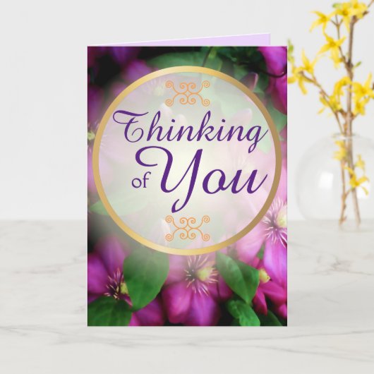 『紫の考えるピンクのクレマティスの花』 カード (黄色い花)