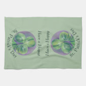 紫の聖パトリックの日に緑のクローバーのシャムロック キッチンタオル (横)