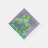 紫の聖パトリックの日に緑のクローバーのシャムロック スタンダードカクテルナプキン (角)