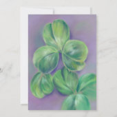 紫の聖パトリックの日に緑のクローバーのシャムロック 招待状 (裏面)