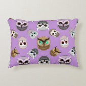 紫の背景にかわいいフクロパターン アクセントクッション (正面)
