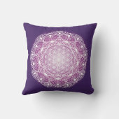 紫の背景に生きる白い曼荼羅の花 クッション (裏面)