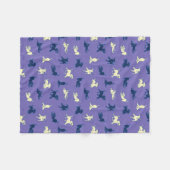 紫の背景に黄色と黒のラボパピー フリースブランケット (正面(横))