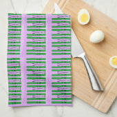 紫の背景のキッチンタオルの上の緑のスキー キッチンタオル (四つ折り)
