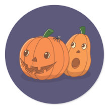 紫の背景のハロウィンのカボチャのペア