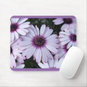 紫の背景を持つライトパープル花びら マウスパッド (マウス)