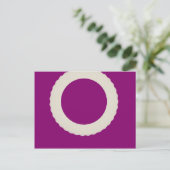 紫の背景を持つ白い円 ポストカード (スタンド正面)