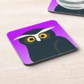 紫の背景を持つ茶色のフクロウ コースター (左側)