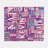 紫の色で繰り返されたKEVINモダン名 フリースブランケット (正面(横))