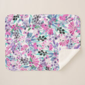 紫の花とベリー、ブルーのシームレスな模様 シェルパブランケット (正面(横))