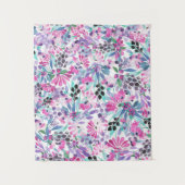 紫の花とベリー、ブルーのシームレスな模様 タペストリー (正面)