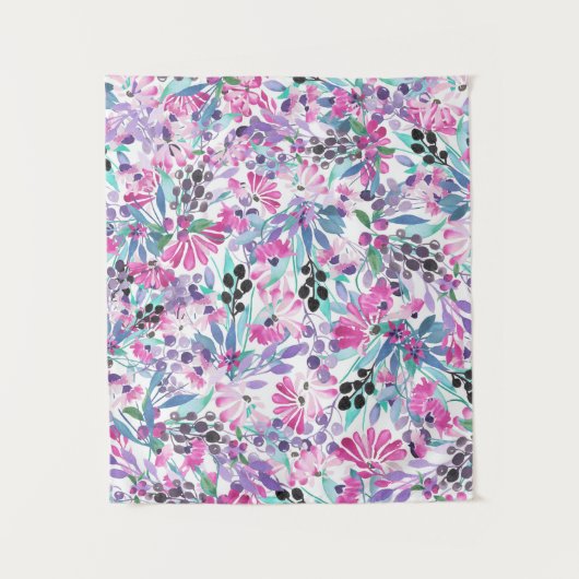 紫の花とベリー、ブルーのシームレスな模様 タペストリー (正面)